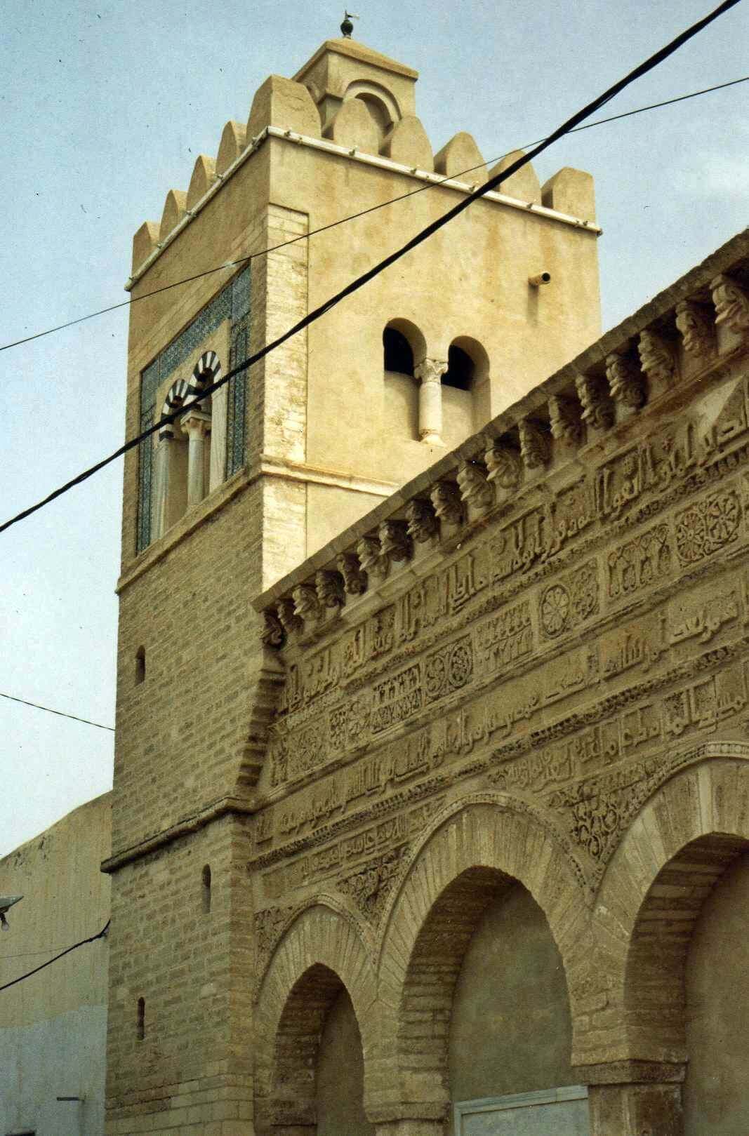 Raid moto 4x4 Tunisie Wild Spot Zarzis Kairouan mosquée