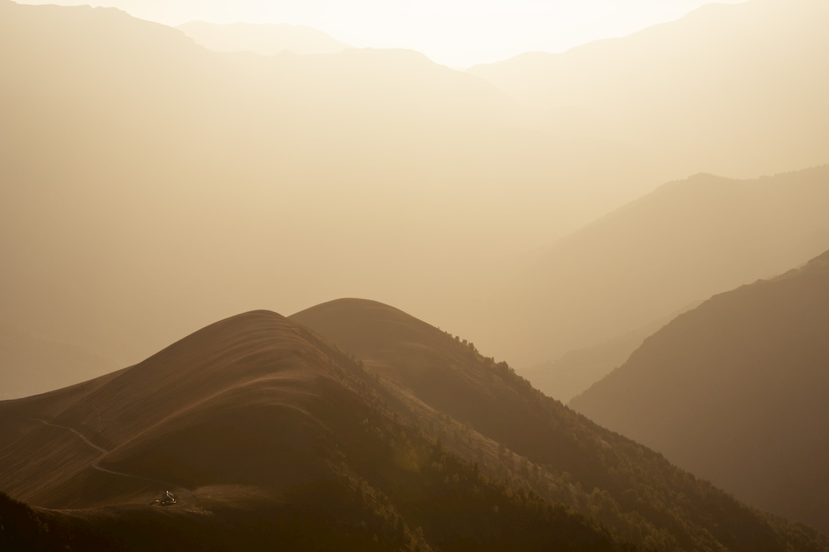 Coucher de soleil au bord des ravins du Plateau d'Emparis Wild Spot photographie aventure spot trip photo