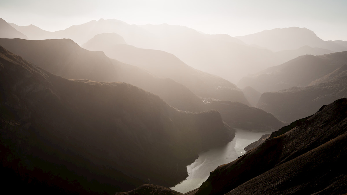 Coucher de soleil au bord des ravins du Plateau d'Emparis Wild Spot photographie aventure spot trip photo