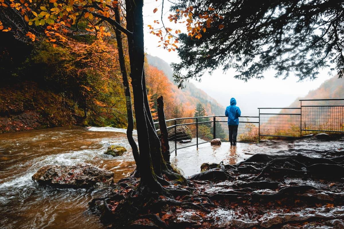 cascades du hérisson bonlieu lieux à voir dans le haut jura en automne week-end wildspot