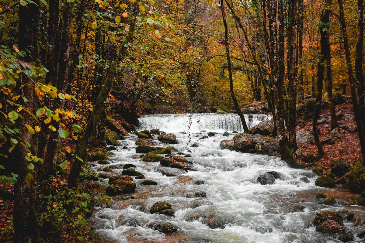 cascades du hérisson bonlieu lieux à voir dans le haut jura en automne week-end wildspot