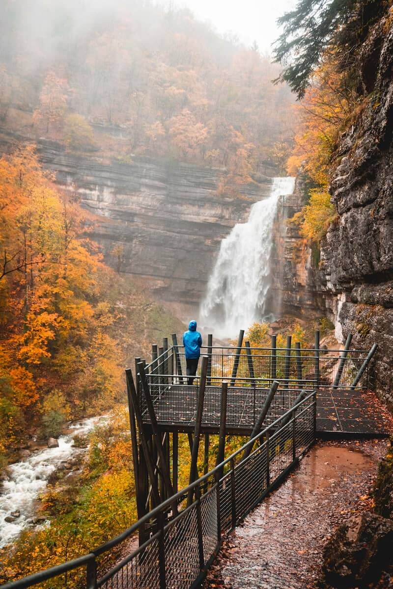 cascades du hérisson bonlieu lieux à voir dans le haut jura en automne week-end wildspot