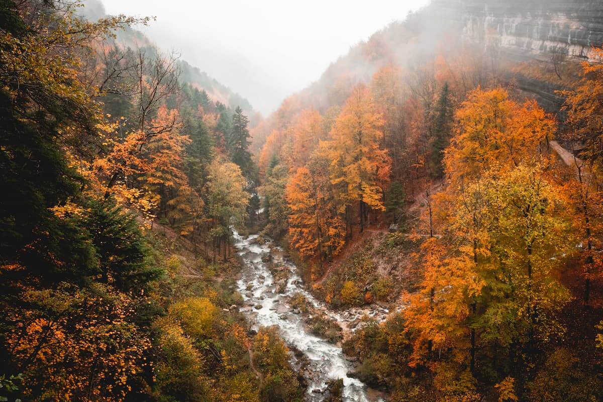 cascades du hérisson bonlieu lieux à voir dans le haut jura en automne week-end wildspot