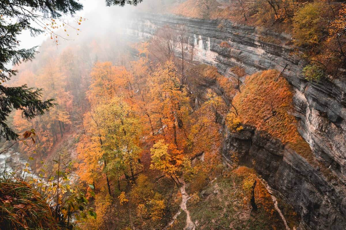 cascades du hérisson bonlieu lieux à voir dans le haut jura en automne week-end wildspot