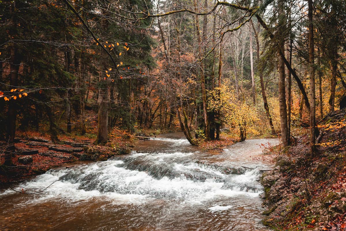 cascades du hérisson bonlieu lieux à voir dans le haut jura en automne week-end wildspot