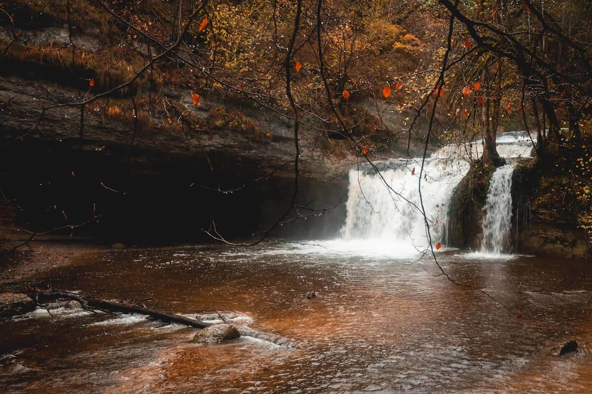 cascades du hérisson bonlieu lieux à voir dans le haut jura en automne week-end wildspot