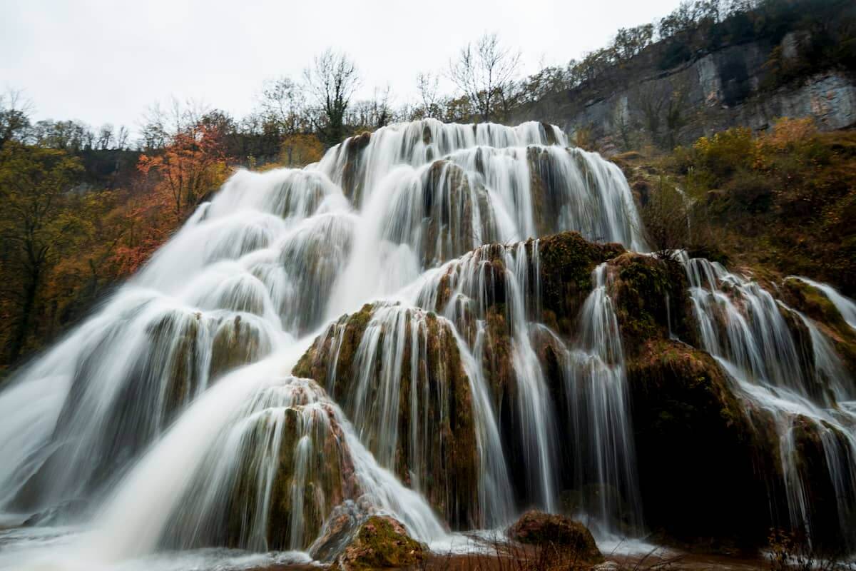 cascade des tufs baume les messieurs lieux à voir dans le haut jura en automne week-end wildspotcascade des tufs baume les messieurs lieux à voir dans le haut jura en automne week-end wildspot