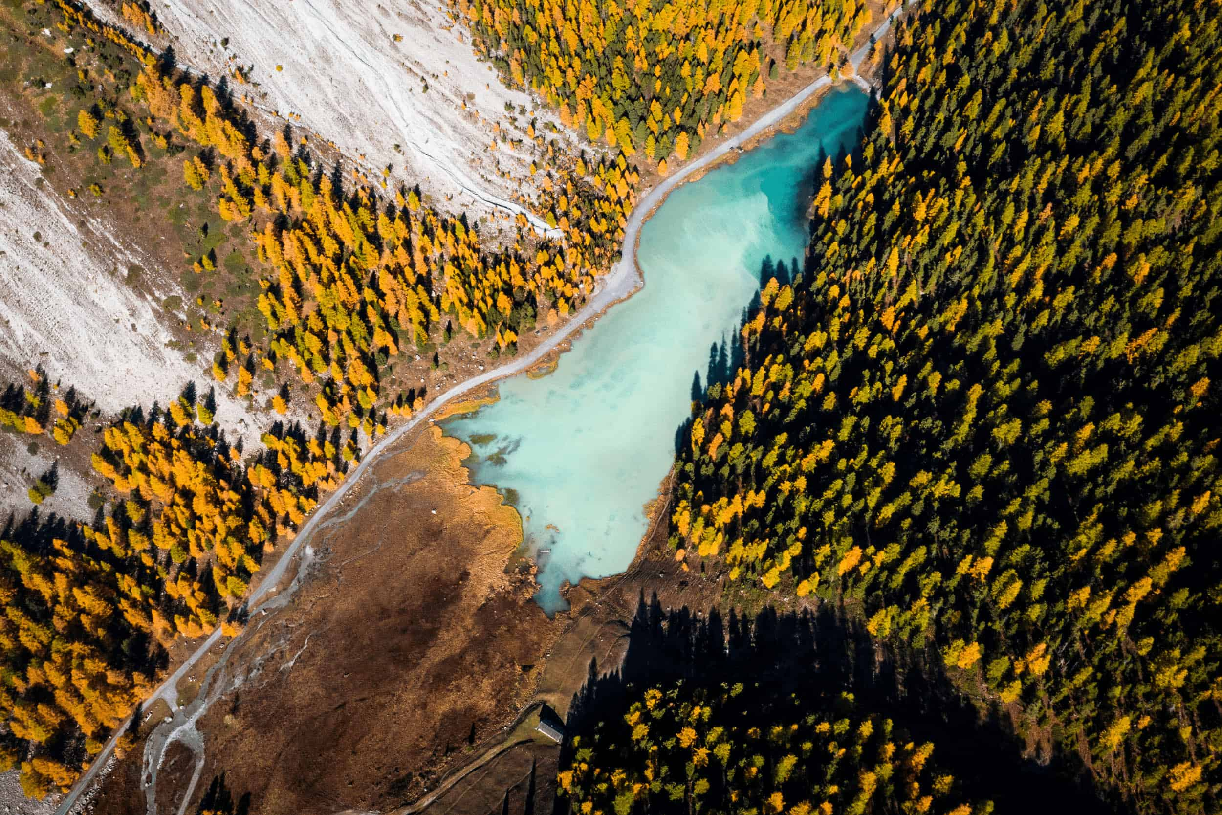 Lac de l'Orceyrette Briancon wild spot Inspiration créative pour amoureux de nature et de grands espaces photographie voyages découverte créative pour amoureux de nature et de grands espaces photographie voyages découverte